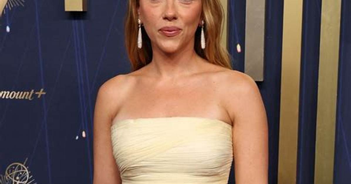 Scarlett Johansson Rocks Plunging Sequined Top at 1St Post-Baby Event with Colin Jost — Photos