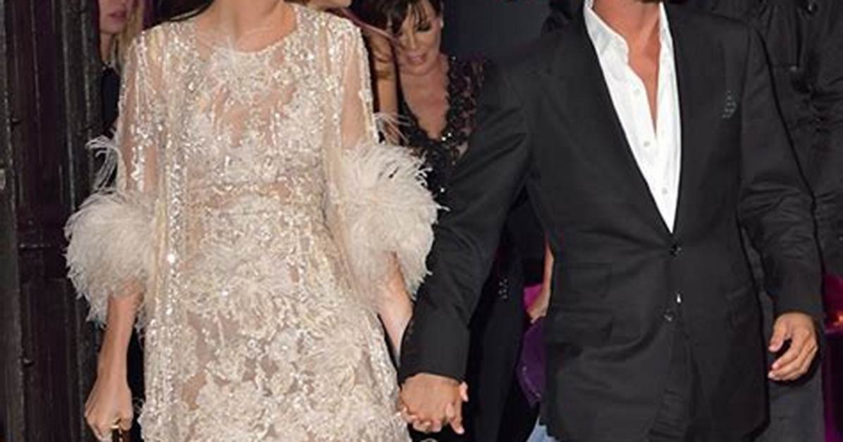 Scott Disick Holding Hands with Kendall Jenner? See Shocking Pic