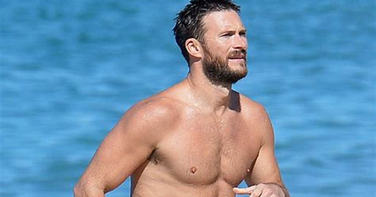 Scott Eastwood Goes Shirtless While Taking Dip in Ocean in Hawaii – Hollywood Life