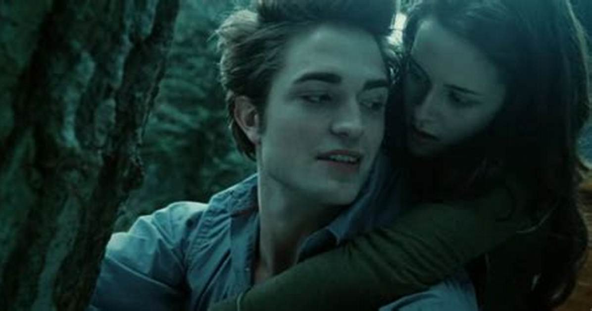 See Bella & Edward’s Hottest Moments – Hollywood Life