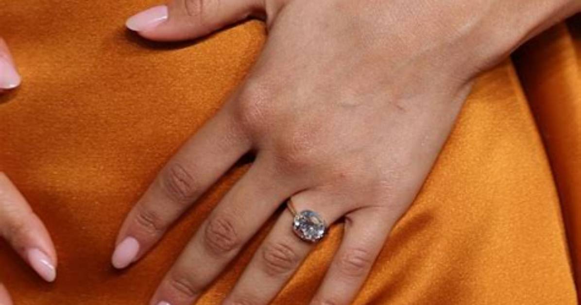 See Her Diamond Ring in Video – Hollywood Life