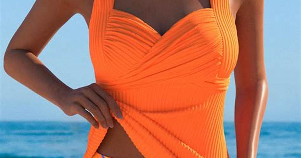 See Photos of Sisters in Swimwear – Hollywood Life