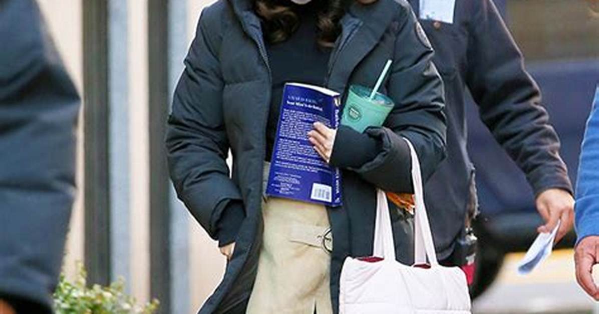 Selena Gomez Wearing Heels in Snow While Walking in Nyc: Photos – Hollywood Life