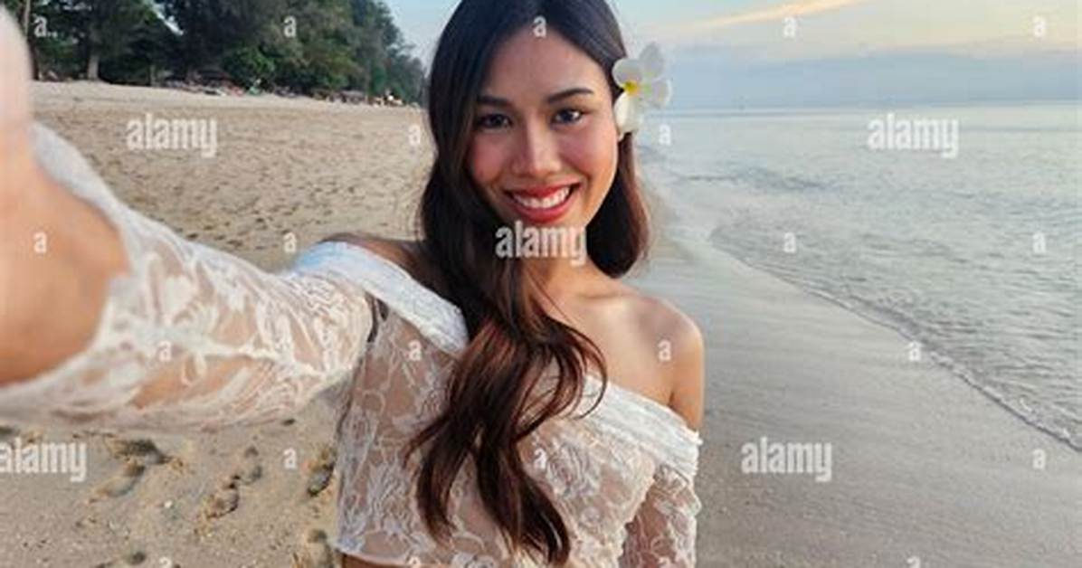 Sexy Beach Selfie Pics – Hollywood Life