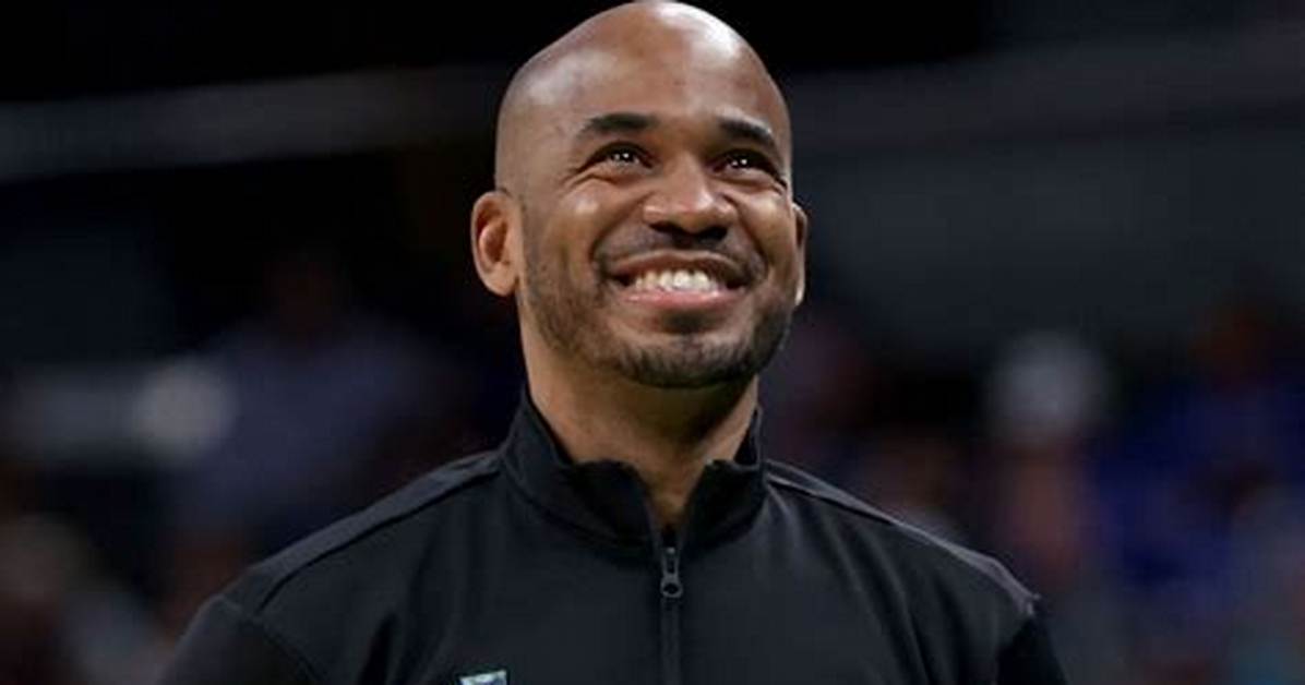 Shaheen Holloway Base Salary Is More Than $300 Thousand, Coach Contract Breakdown