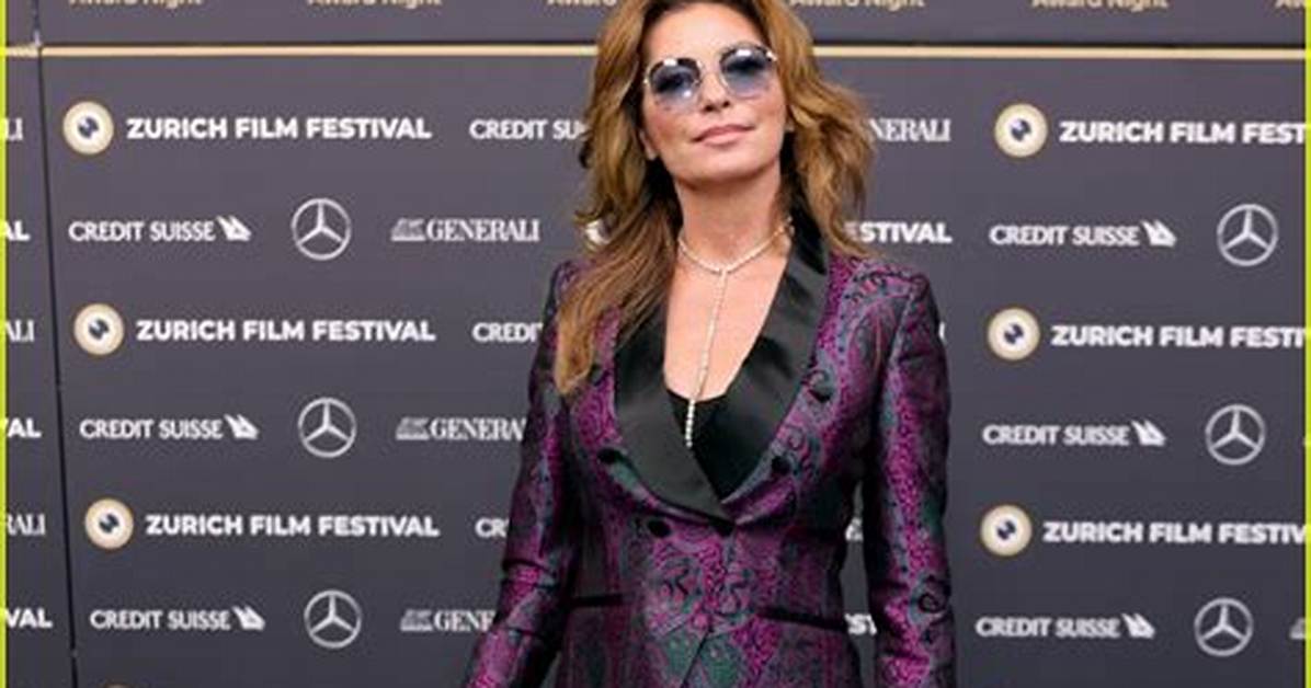Shania Twain Reveals She Had to Be Airlifted to Hospital Amidst Bad Covid Case in 2020