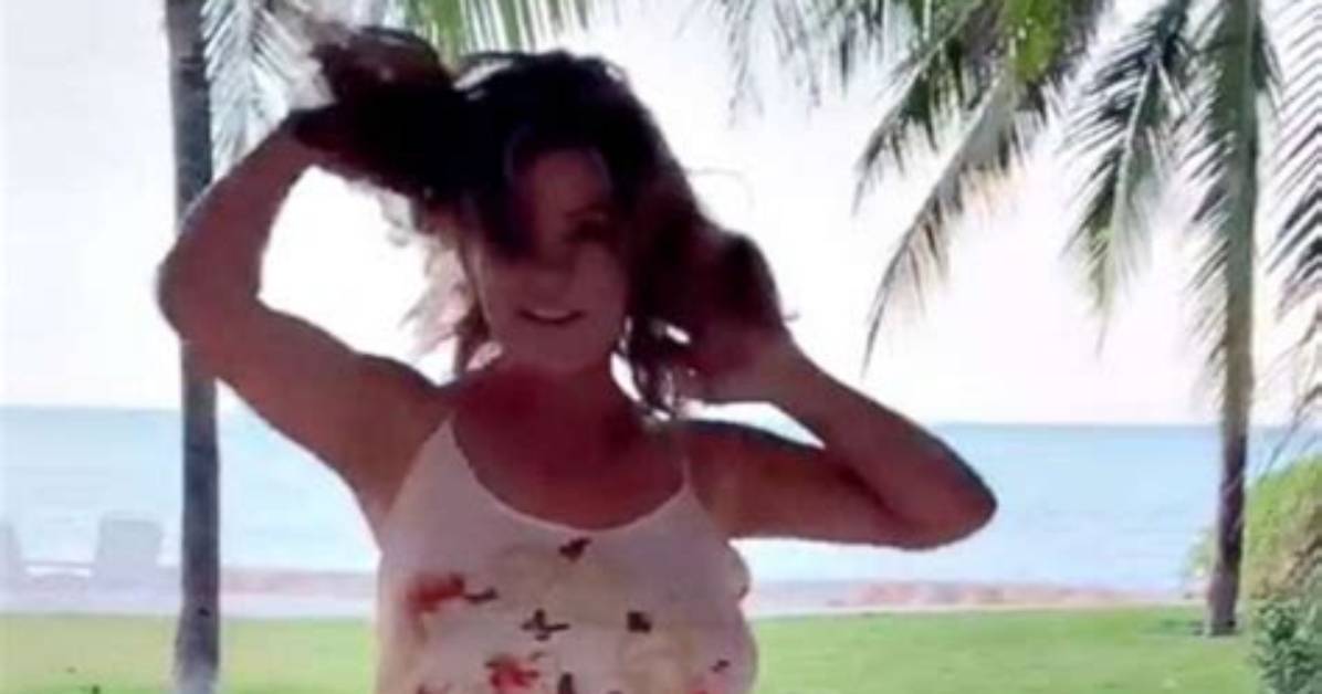 Shania Twain Shares Clip of Her Dancing to ‘Man! I Feel Like a Woman! ’ – Hollywood Life