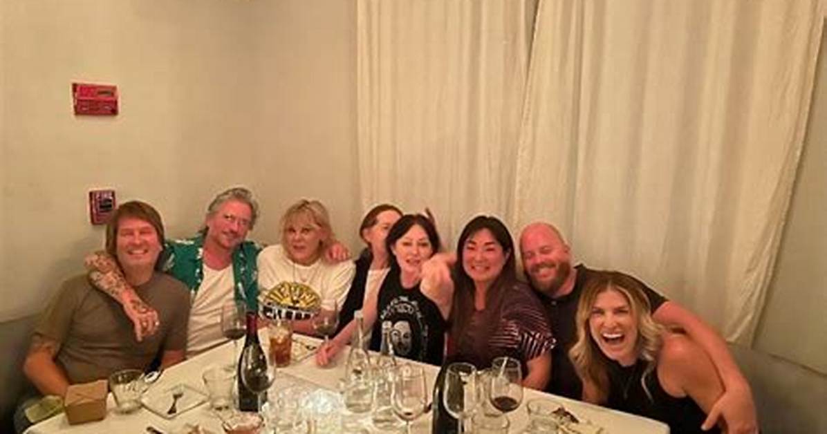 Shannen Doherty Has Girls’ Night out with Friends: Photo – Hollywood Life
