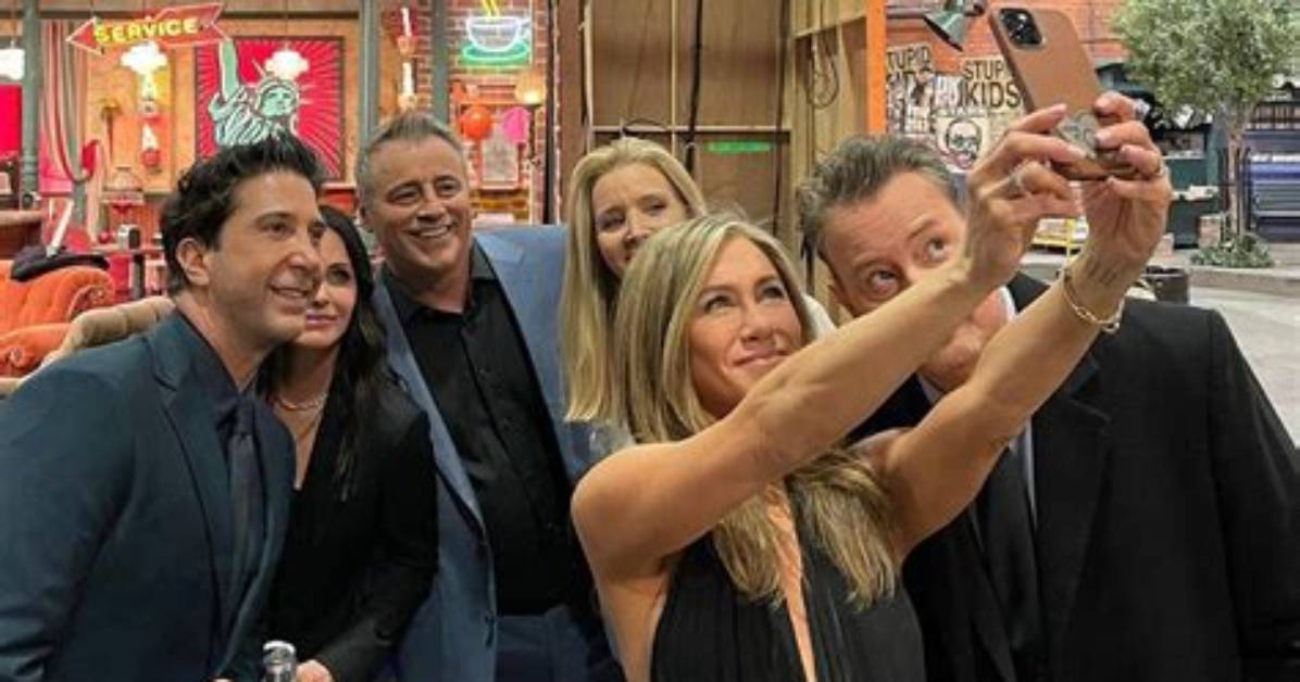 Shares ‘Friends’ Reunion Behind-the-Scenes Pics – Hollywood Life