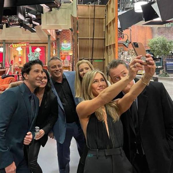Shares ‘Friends’ Reunion Behind-the-Scenes Pics – Hollywood Life