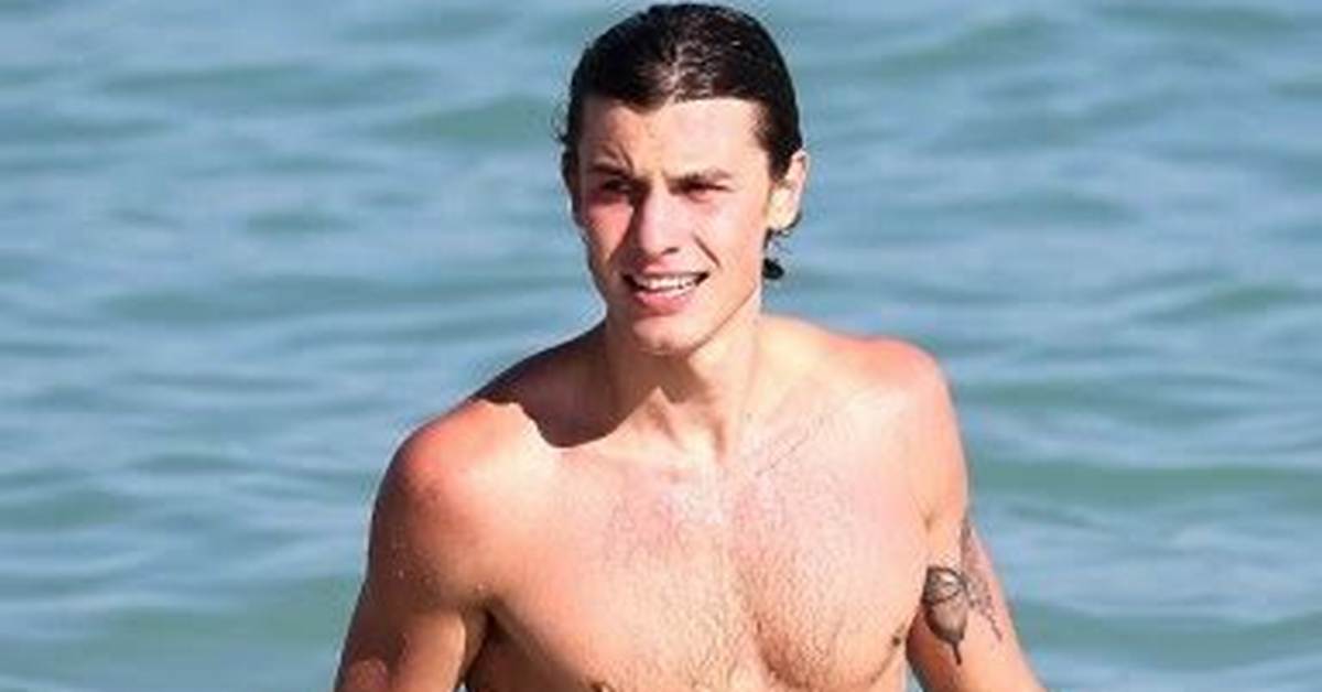 Shawn Mendes Moonwalks Shirtless While Sharing Snippet of New Song: Watch