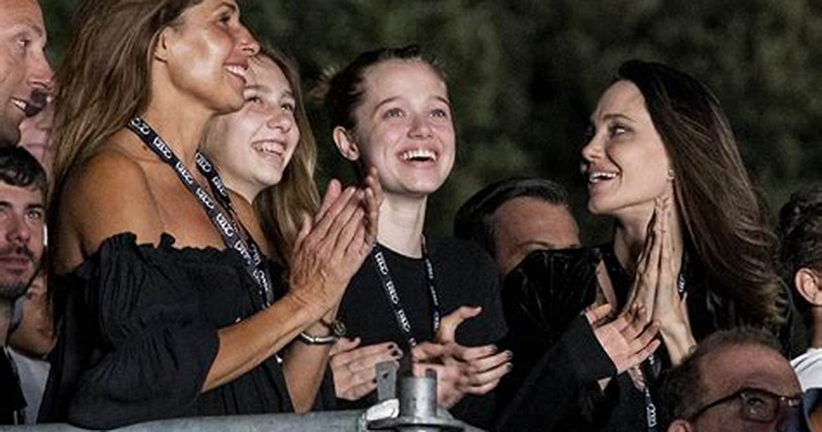 Shiloh & Angelina Jolie at Concert in Rome: Photos – Hollywood Life