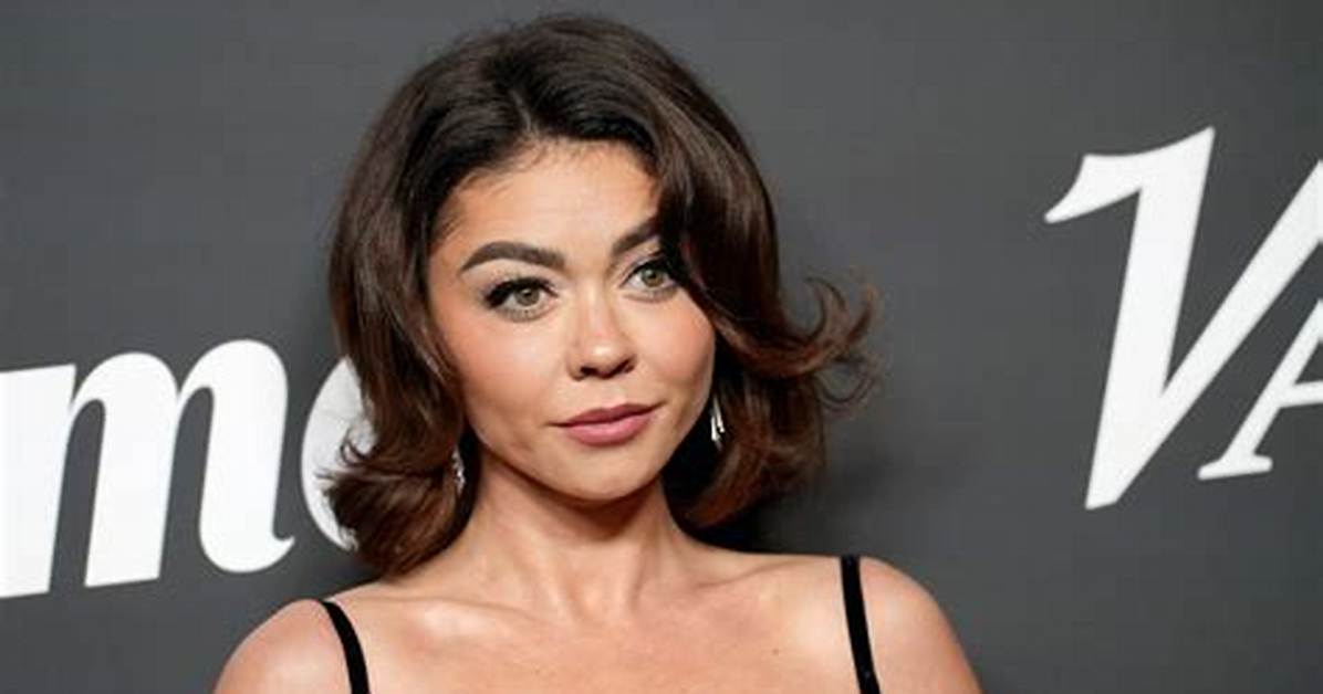 Shop for the Accessory Like Sarah Hyland’s – Hollywood Life