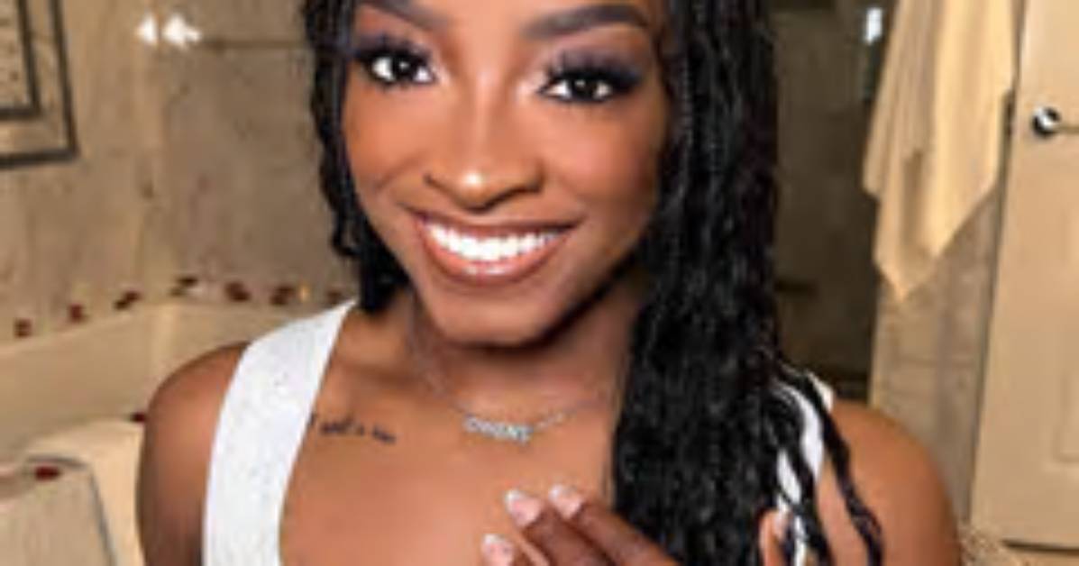 Simone Biles Rocks Daisy Dukes & Engagement Ring While Saying ‘Yes to the Dress’