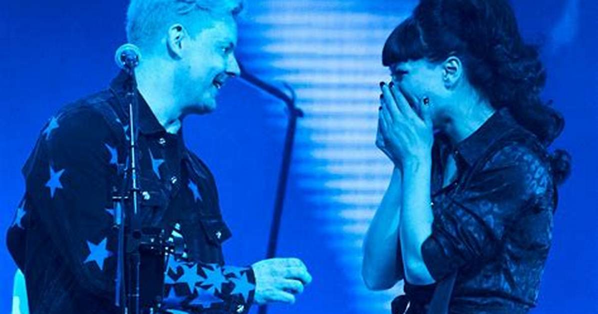 Singer Weds Olivia Jean on-Stage – Hollywood Life