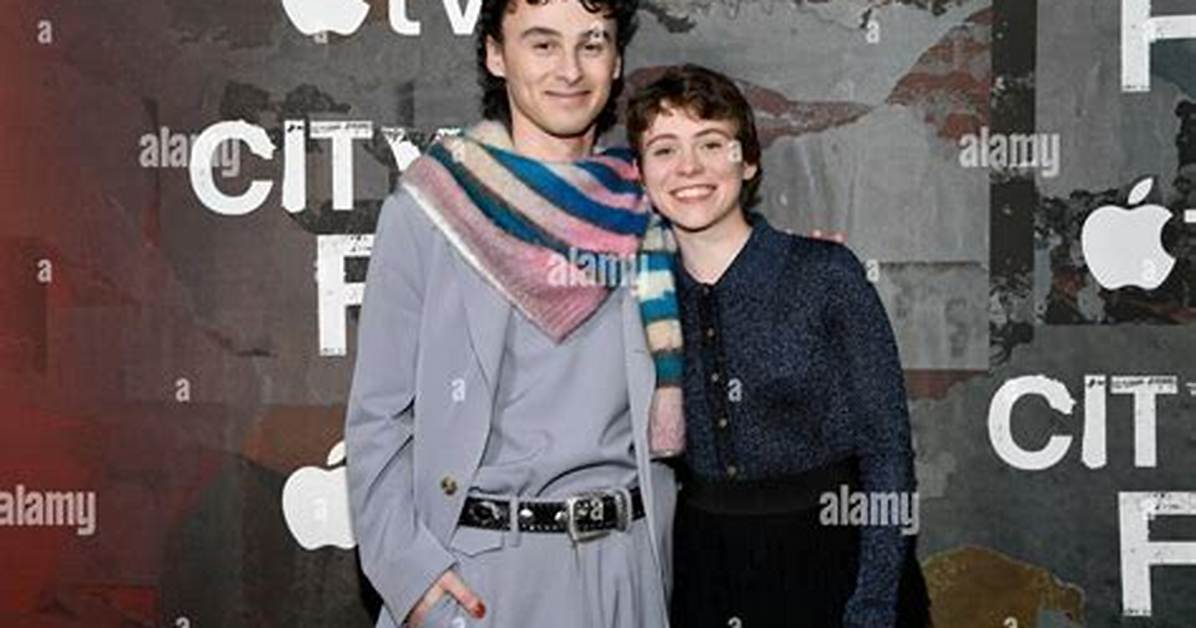 Sophia Lillis & Wyatt Oleff Talk New Show – Hollywood Life