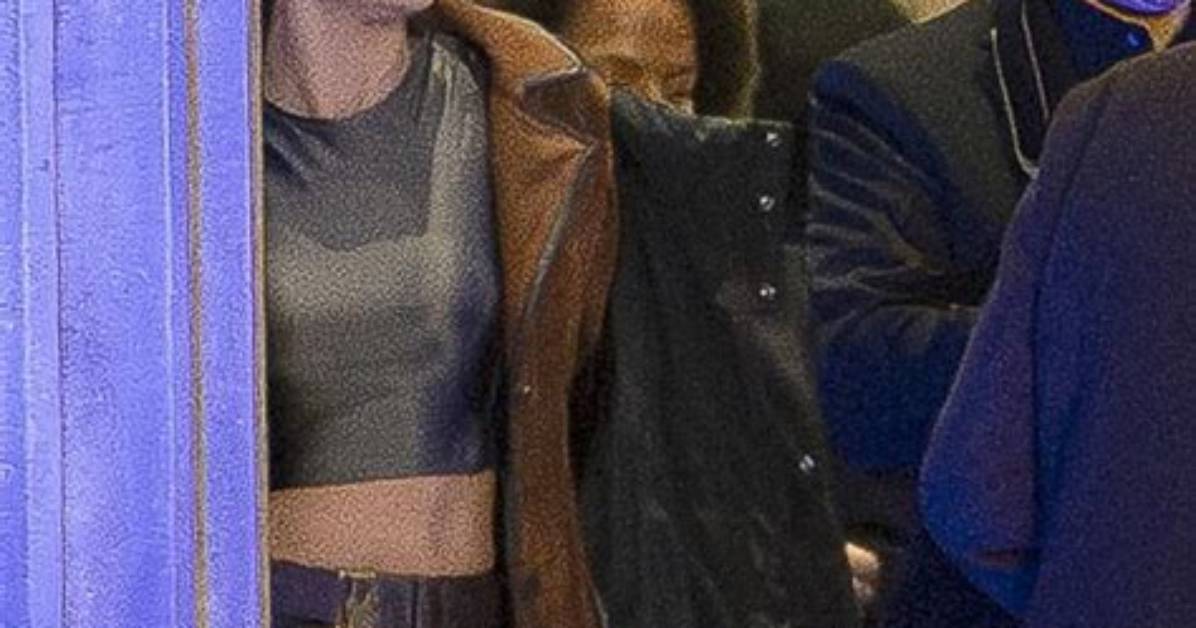 Sophie Turner Bares Her Stomach in Crop Top While out with Joe Jonas & Daughter Willa, 1 — Photos