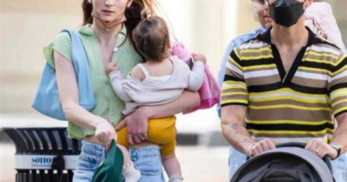 Sophie Turner & Joe Jonas Hold Daughter Willa, 1, in La: Photos – Hollywood Life