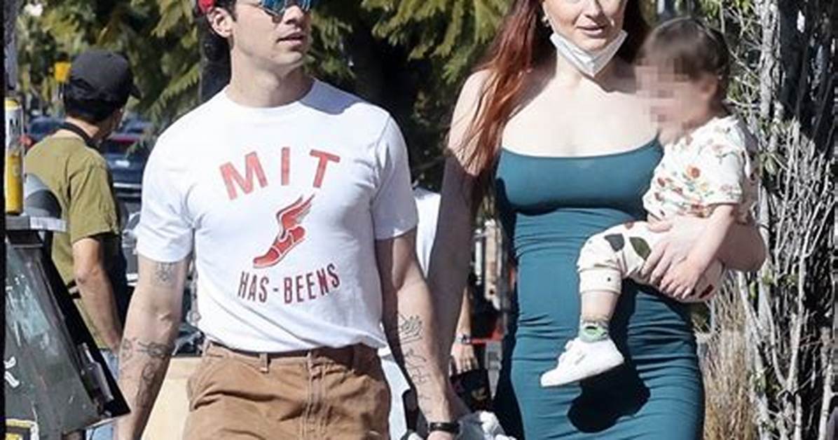 Sophie Turner Wears Green Dress at Lunch with Joe Jonas — Photos – Hollywood Life