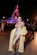 Stars Look Sexy at Paris Fashion Week — Pics