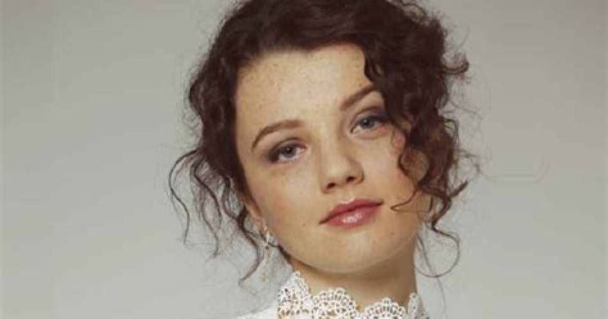 Stefania Lavie Owen | Bio, Age, Net Worth, Relationship, Career