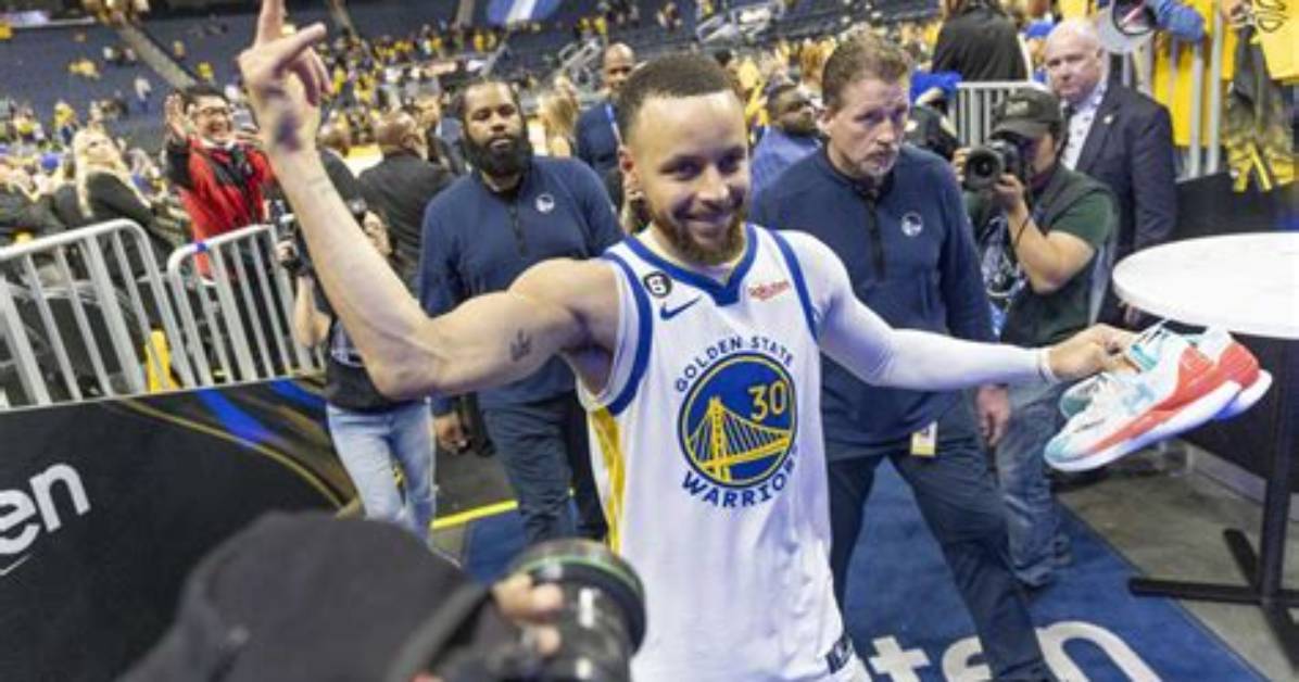 Steph Curry Joins Paramore for Performance of ‘Misery Business’: Watch – Hollywood Life