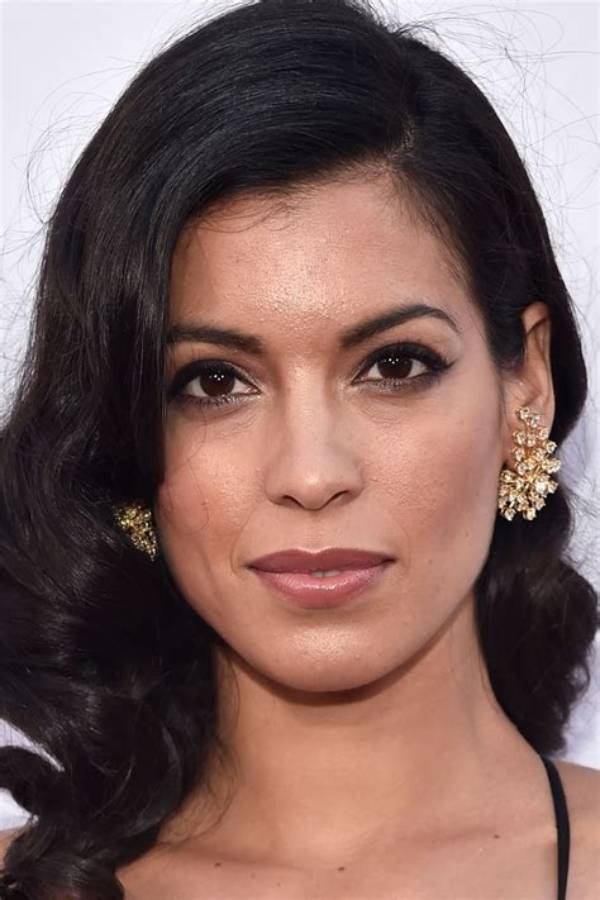 Stephanie Sigman — See Pics