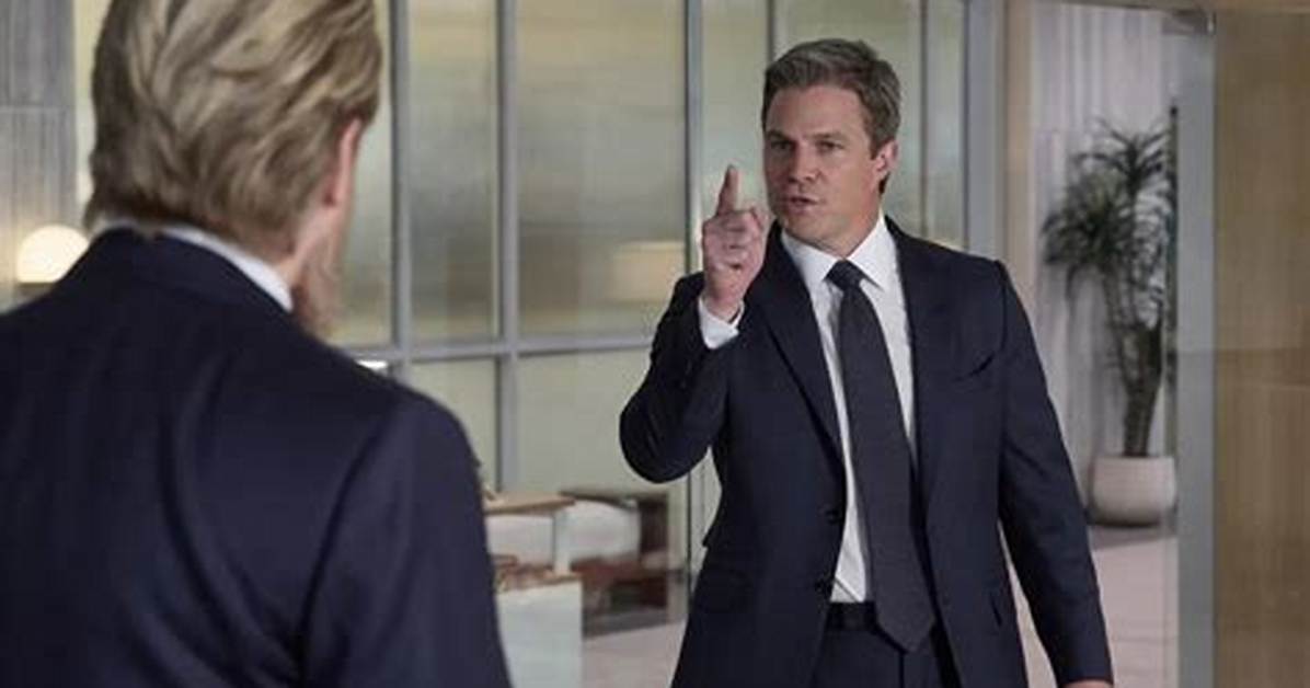 Stephen Amell Breaks Silence After Reportedly Getting Kicked off Plane over Fight with Wife