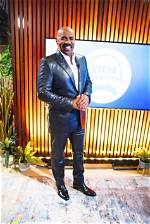 Steve Harvey Trolled for Leather Pants & Blue Jacket in New Photo – Hollywood Life