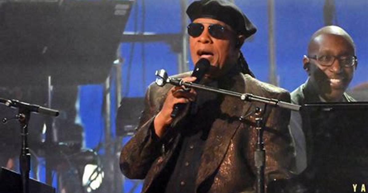Stevie Wonder Performs with Smokey Robinson & More at the 2023 Grammys – Hollywood Life