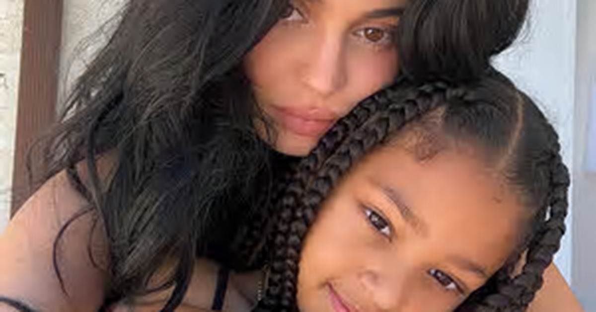 Stormi & Kylie Jenner Twin in Sunglasses for Lunch & Tiktok: Photos – Hollywood Life
