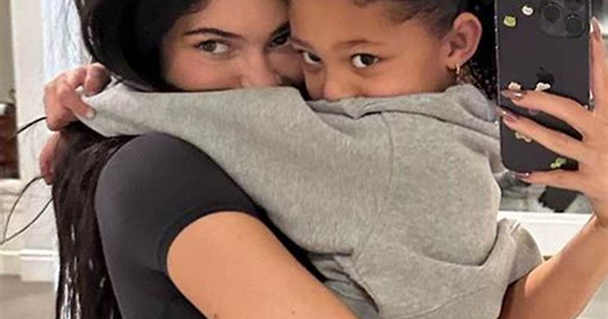 Stormi Webster Goes Swimming in Kylie Jenner’s Video – Hollywood Life
