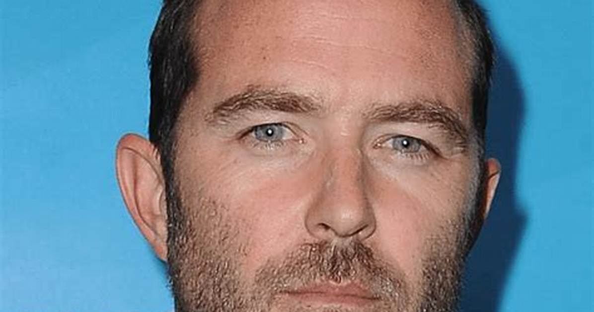 Sullivan Stapleton Bio, Age, Height, Husband, Children, Actor, Movies, and Net Worth