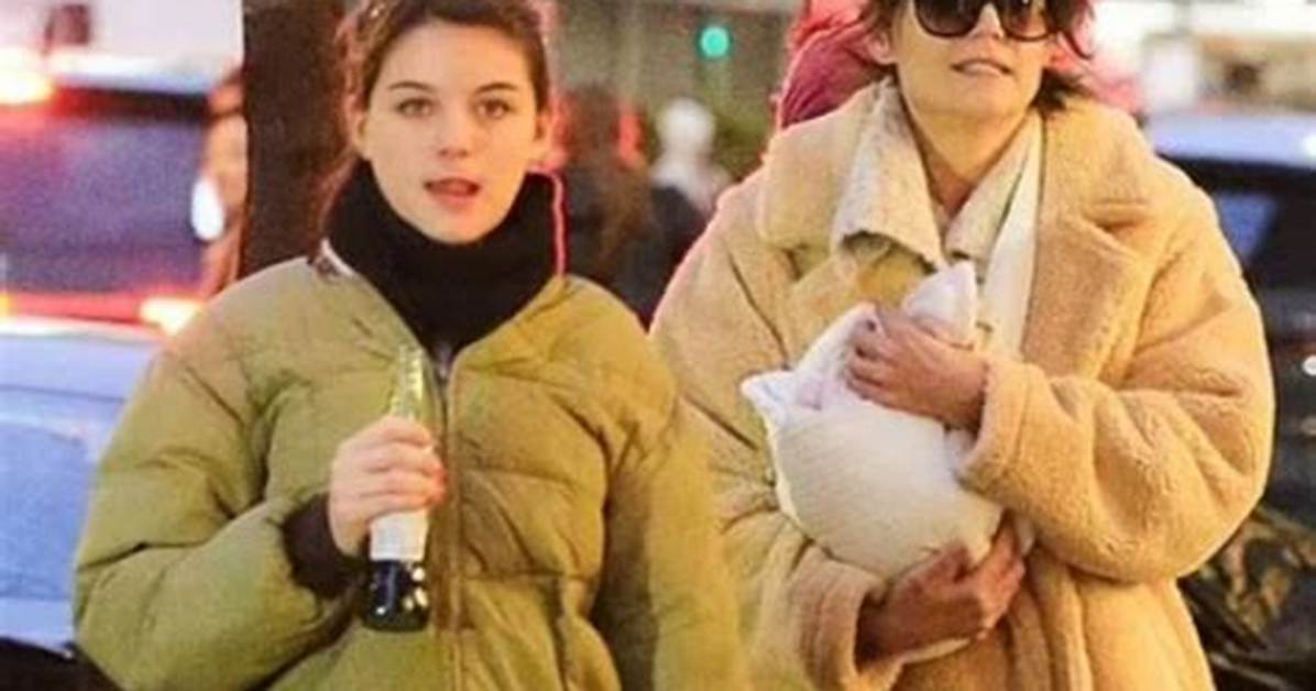 Suri Cruise,14, Looks Identical to Mom Katie Holmes as She Enjoys Lunch with Pals in Rare Spotting