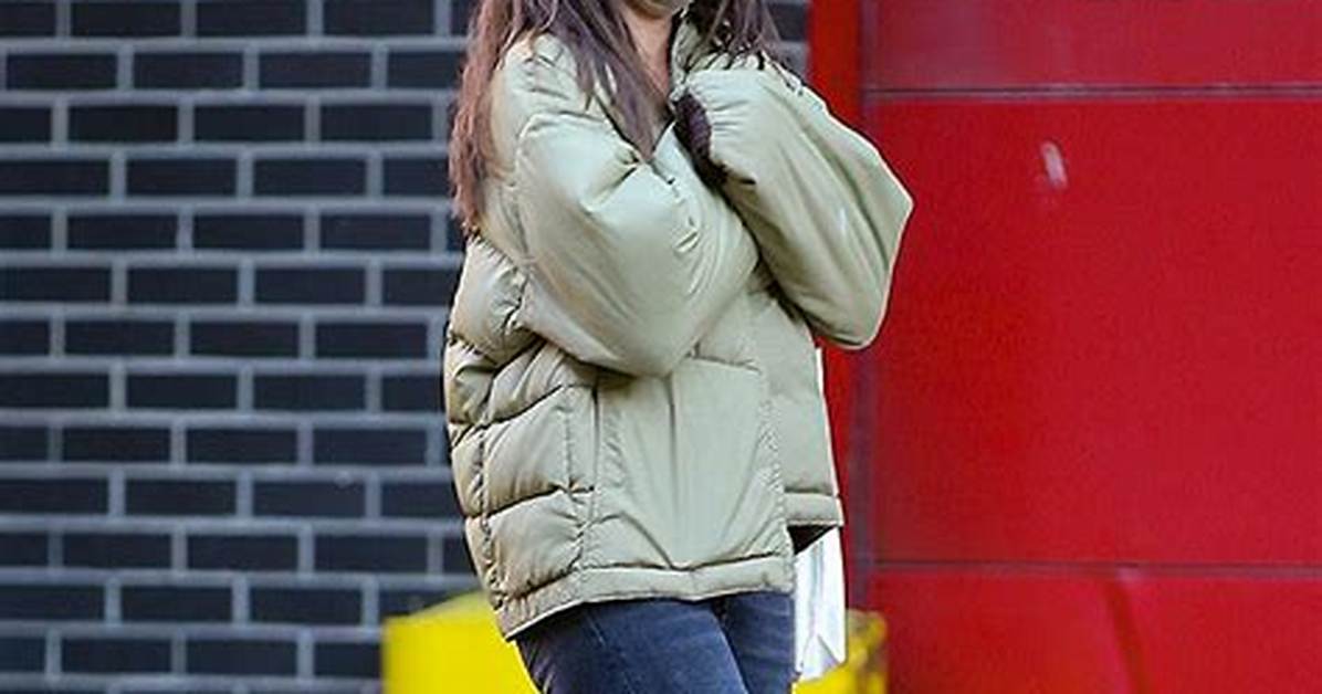 Suri Cruise, 15, Rocks Flared Jeans & Converse Sneakers in Nyc – Photo – Hollywood Life