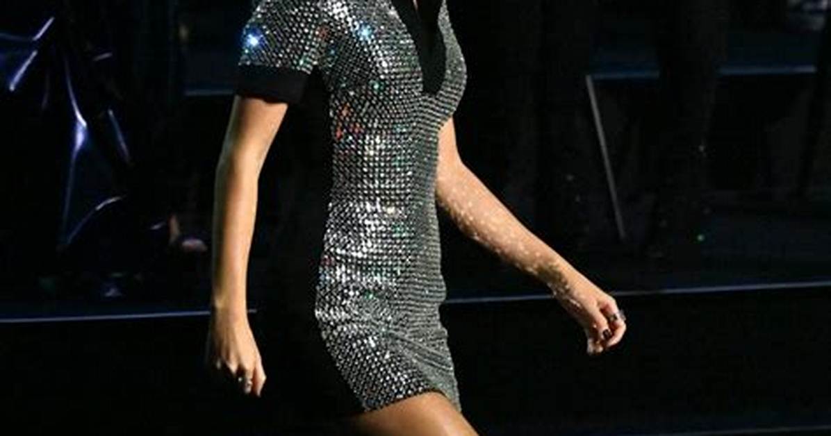 Taylor Swift in Sheer Bejeweled Skirt at Mtv Emas: Photos – Hollywood Life