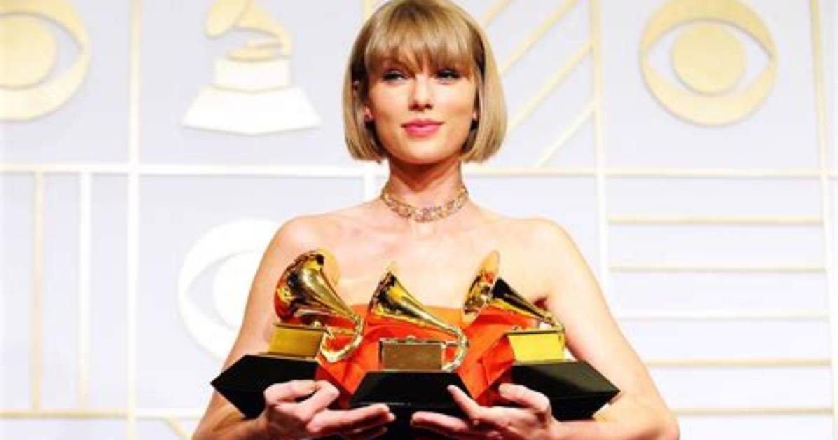 Taylor Swift’s Dress at Grammys 2016 — Stuns in Crop Top & Sexy Skirt with Slit – Hollywood Life