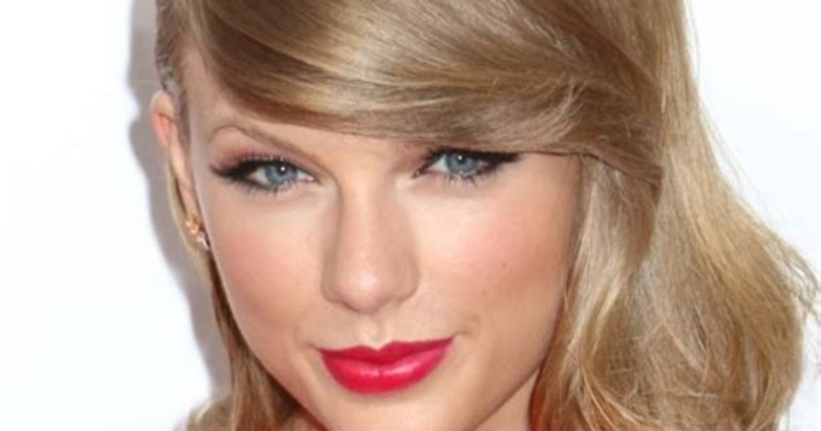 Taylor Swift’s Stunning Red Lip at 2014 Golden Globe Awards