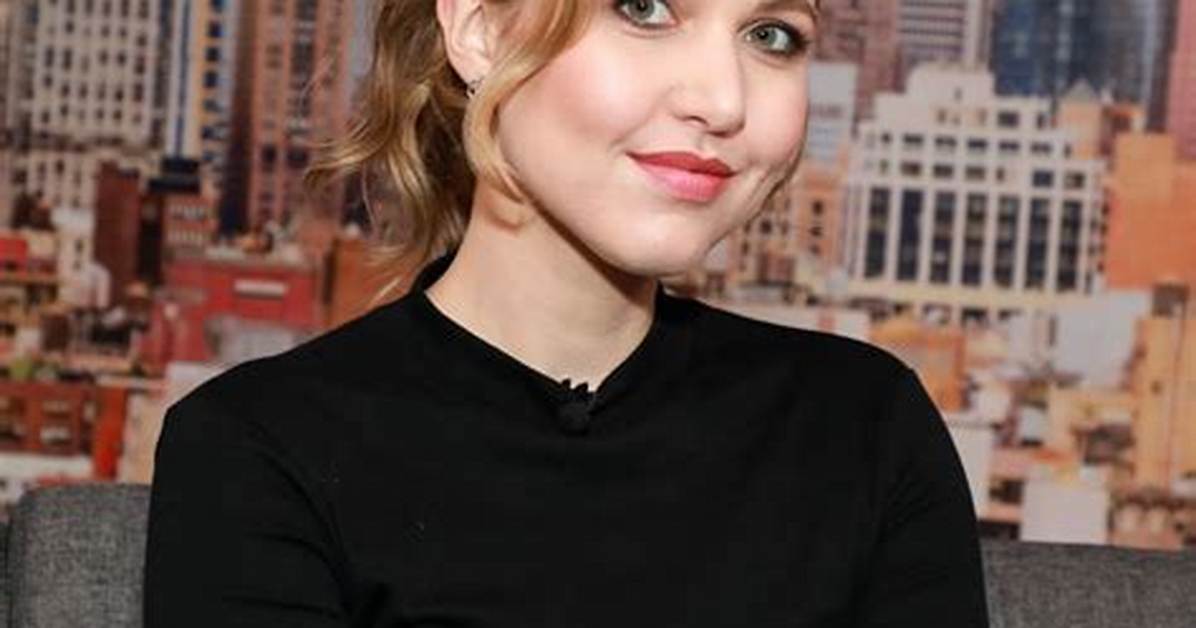 Taylor Tomlinson- Boyfriend, Height, Net Worth, Career, Nationality