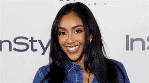 Tayshia Adams- Age, Net Worth, Height, Husband, Career, Ethnicity