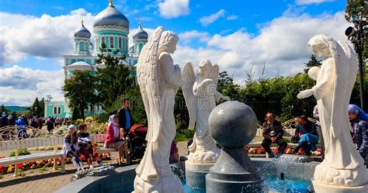 The Enchanting Angel Statues of Russia's Grand Architecture