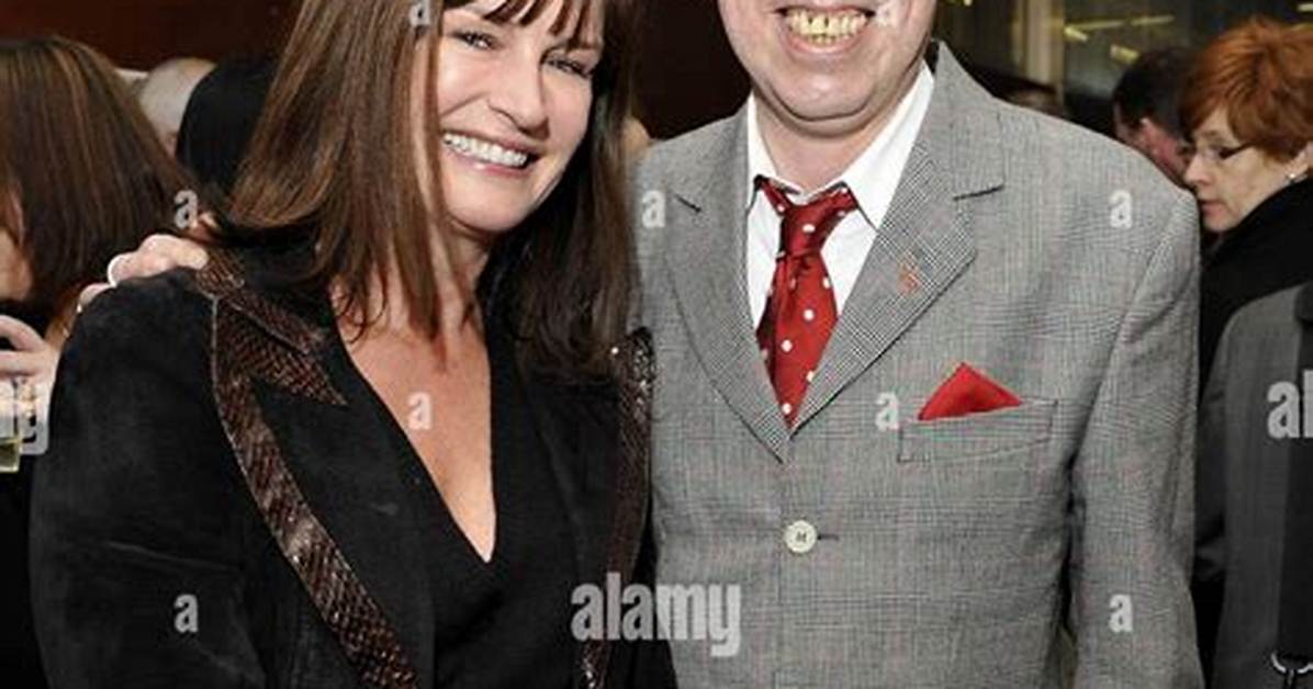 The Untold Truth About Mick Jones' Wife