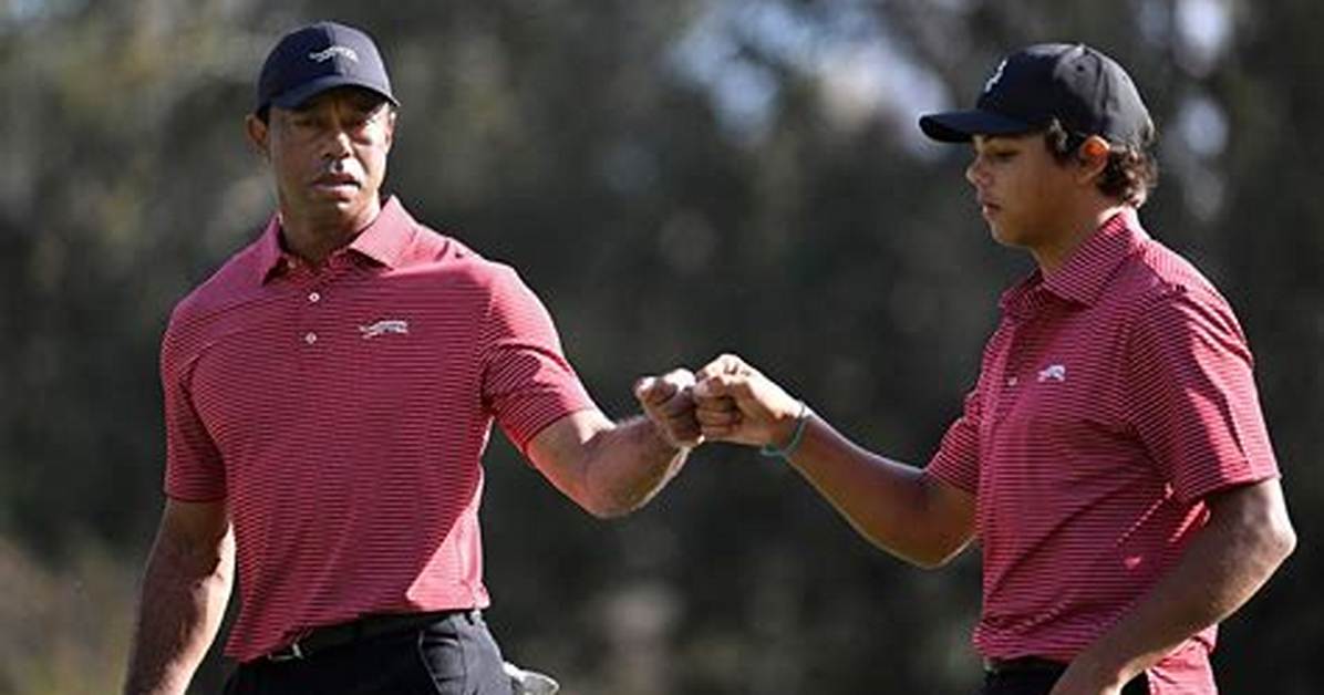 Tiger Woods & Son Charlie Fist Bump at 2022 Pnc Championship: Photo – Hollywood Life