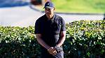 Tiger Woods Uses Crutches While Arriving at Lax in New Photos – Hollywood Life