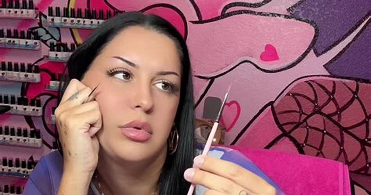 Tiktok’s Nail Techs Are Sharing Their Secret to Beautiful at-Home Gel Nails