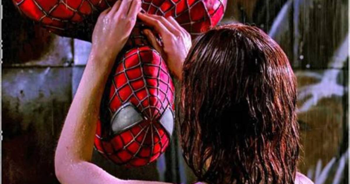Tobey Maguire Calls Upside-Down Kiss in ‘Spider-Man’ ’Suffocating’ – Hollywood Life