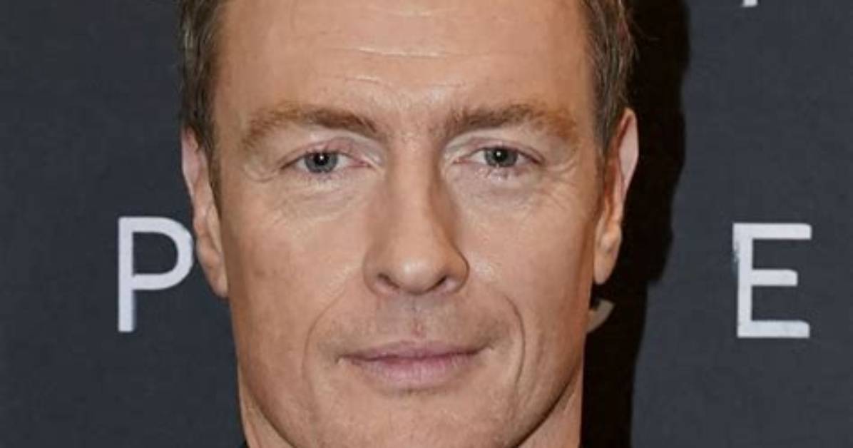 Toby Stephens ·