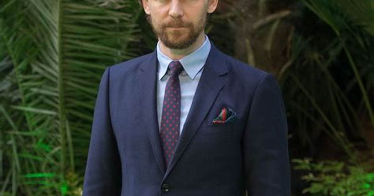 Tom Hiddleston’s New Hair & Beard — See Pics with Mystery Woman – Hollywood Life