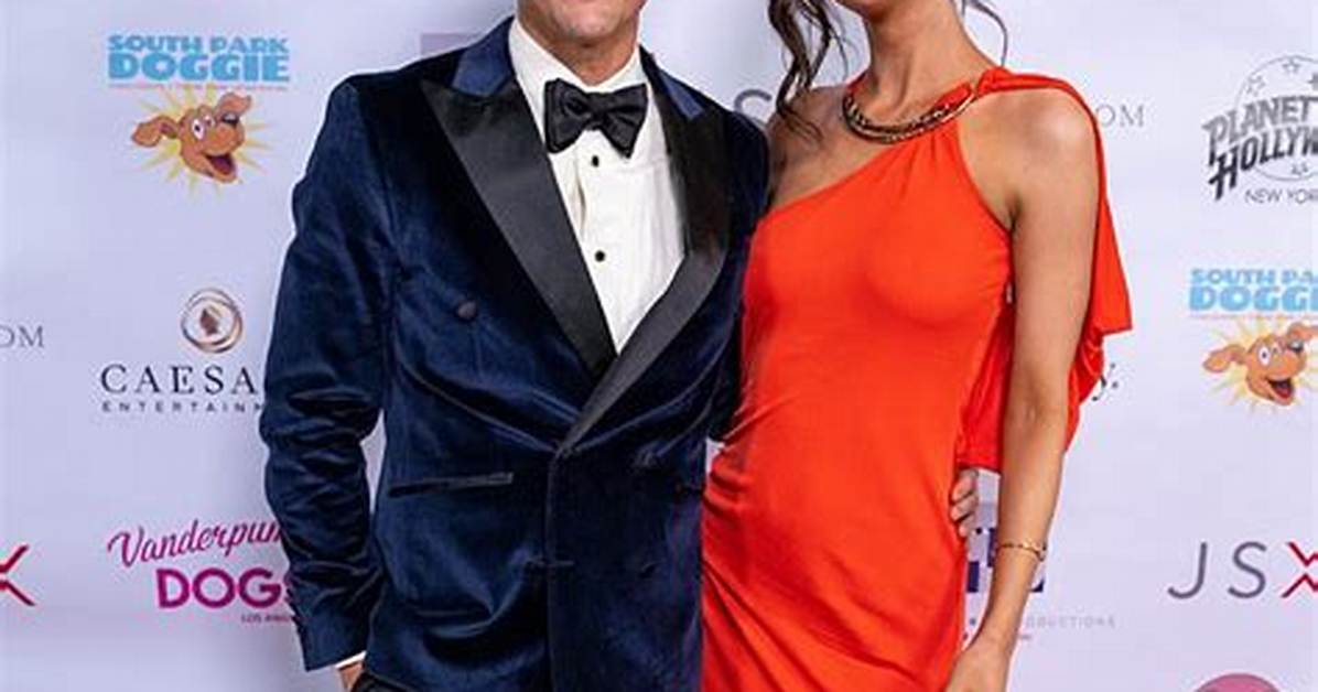 Tom Sandoval Makes out with New Girlfriend Victoria Lee Robinson in the Middle of His Concert