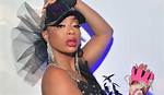 Tommie Lee Bikini Dance in Super Sexy Poolside Video – Hollywood Life